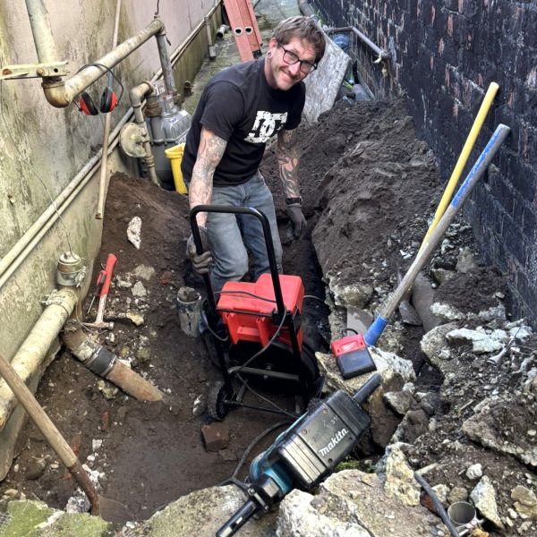 Platinum Plumbing performing sewer line replacement and excavation in Longview, WA